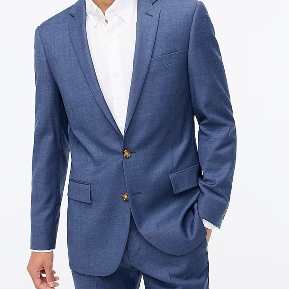 Slim Thompson suit jacket in worsted wool, size 40 L, excellent condition.